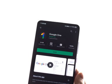 Assam, Hindistan - 15 Ocak 2020: Google Telefon ekranındaki bir logo.
