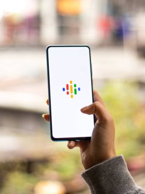 Assam, Hindistan - 31 Ocak 2021: Google Podcast logosu telefon ekranı görüntüsü.