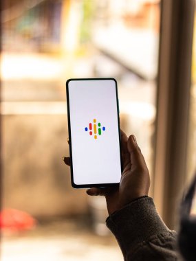 Assam, Hindistan - 31 Ocak 2021: Google Podcast logosu telefon ekranı görüntüsü.
