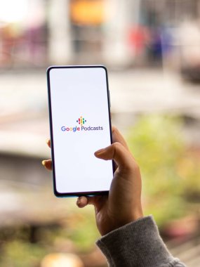 Assam, Hindistan - 31 Ocak 2021: Google Podcast logosu telefon ekranı görüntüsü.
