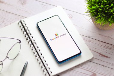 Assam, Hindistan - 31 Ocak 2021: Google Podcast logosu telefon ekranı görüntüsü.