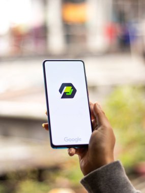 Assam, Hindistan - 31 Ocak 2021: Telefon ekranı görüntüsünde Google Primer logosu.