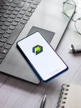 Assam, Hindistan - 31 Ocak 2021: Telefon ekranı görüntüsünde Google Primer logosu.