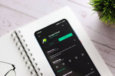 Assam, Hindistan - 31 Ocak 2021: Telefon ekranı görüntüsünde Google Primer logosu.