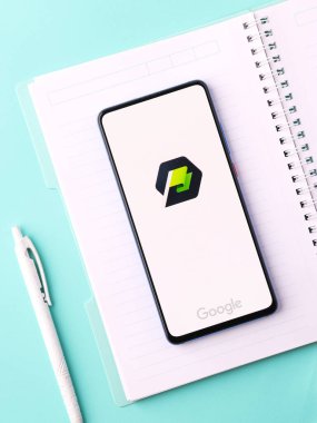 Assam, Hindistan - 31 Ocak 2021: Telefon ekranı görüntüsünde Google Primer logosu.