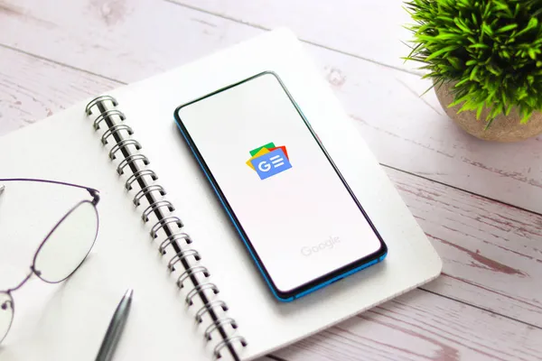 Assam, Hindistan - 31 Ocak 2021: Telefon ekranı görüntüsünde Google haber logosu.