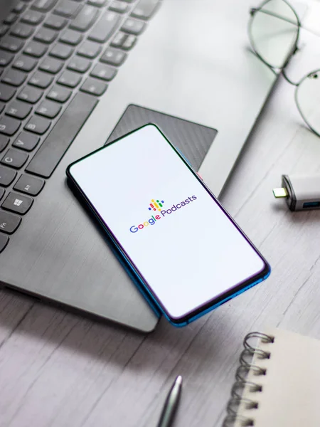 Assam, Hindistan - 31 Ocak 2021: Google Podcast logosu telefon ekranı görüntüsü.