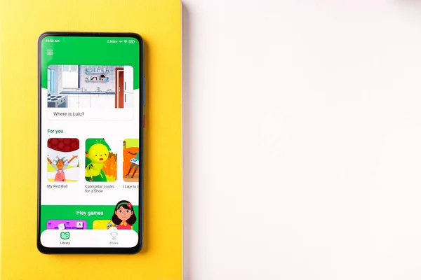 Ассам Индия Января 2021 Читать Вместе Логотипом Google Экране Телефона — стоковое фото