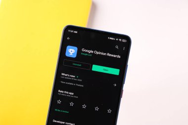 Assam, Hindistan - 31 Ocak 2021: Telefon ekranı görüntüsünde Google Ödül logosu.