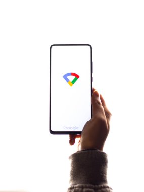 Assam, Hindistan - 31 Ocak 2021: Telefon ekranı görüntüsünde Google wifi logosu.
