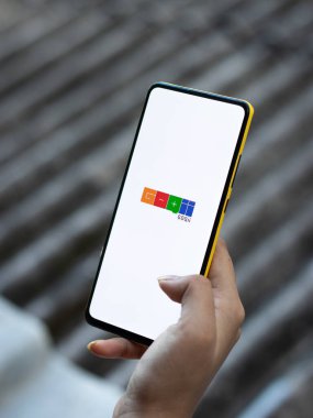 Assam, Hindistan - 29 Ekim 2020: Goqii telefon ekranı görüntüsü logosu.