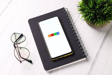 Assam, Hindistan - 29 Ekim 2020: Goqii telefon ekranı görüntüsü logosu.