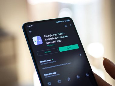 Assam, Hindistan - 15 Ocak 2020: Telefon ekranında Gpay logosu.