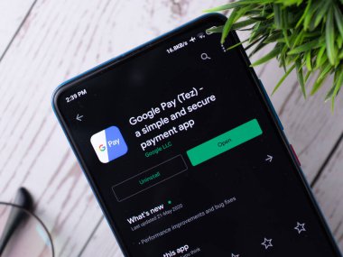 Assam, Hindistan - 15 Ocak 2020: Telefon ekranında Gpay logosu.