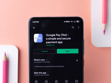 Assam, Hindistan - 15 Ocak 2020: Telefon ekranında Gpay logosu.