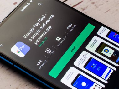 Assam, Hindistan - 15 Ocak 2020: Telefon ekranında Gpay logosu.