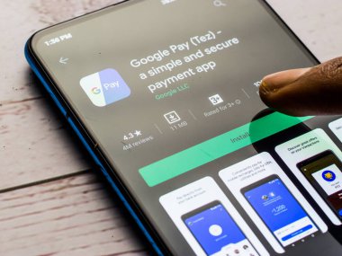 Assam, Hindistan - 15 Ocak 2020: Telefon ekranında Gpay logosu.