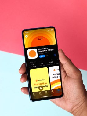 Telefon ekranındaki başlık logosu.