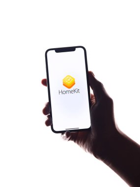 Assam, Hindistan - 30 Mart 2021: Telefon ekranında Apple HomeKit logosu.