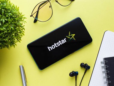 Hotstar mobil uygulama logosu. Stoklar için çekilen bir video yayın servisi. Pazar, 20 Nisan 2020, Assam, Hindistan.