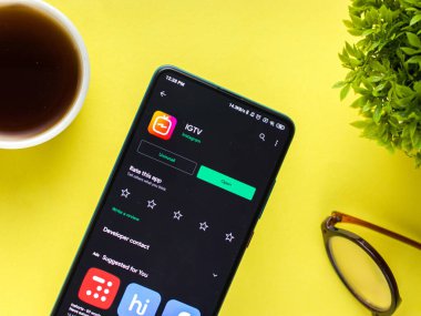 Batı Bangal, Hindistan - 11 Kasım 2021: Telefon ekranı görüntüsünde IGTV logosu.