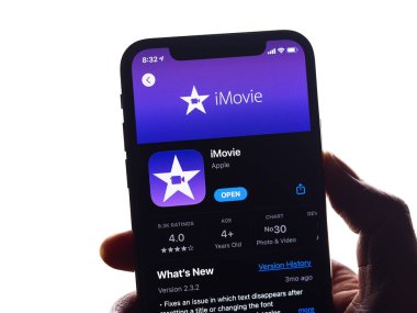 Assam, Hindistan - 30 Mart 2021: Telefon ekranında iMovie logosu.