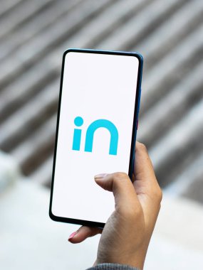 Telefon ekranında Micromax IN logosu.