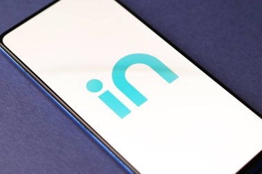 Telefon ekranında Micromax IN logosu.