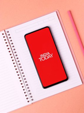 Assam, Hindistan - 29 Kasım 2020: Bugün Hindistan telefon ekranı görüntüsü logosu.