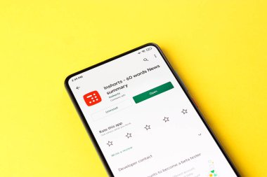 Assam, Hindistan - 10 Nisan 2021: Telefon ekranındaki uygulama logosunu küçültür.