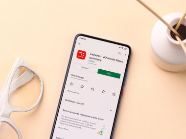 Assam, Hindistan - 10 Nisan 2021: Telefon ekranındaki uygulama logosunu küçültür.