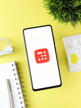Assam, Hindistan - 10 Nisan 2021: Telefon ekranı görüntüsünde Inshot logosu.