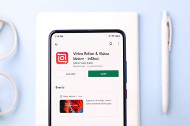Assam, Hindistan - 10 Nisan 2021: Telefon ekranı görüntüsünde Inshot logosu.