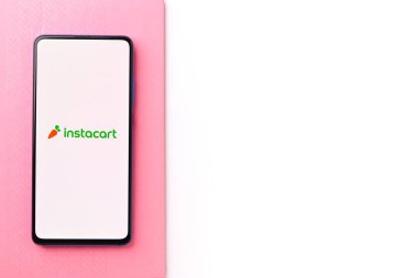 Assam, Hindistan - 19 Nisan 2021: Telefon ekranı görüntüsünde logo yerleştirme.