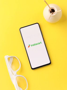 Assam, Hindistan - 19 Nisan 2021: Telefon ekranı görüntüsünde logo yerleştirme.