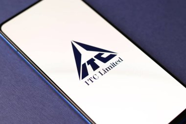 Assam, Hindistan - 20 Aralık 2020: Telefon ekranı görüntüsünde ITC logosu.