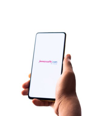 Assam, Hindistan - 29 Ekim 2020: Telefon ekranında Jeevansathi.com logosu.
