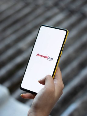 Assam, Hindistan - 29 Ekim 2020: Telefon ekranında Jeevansathi.com logosu.