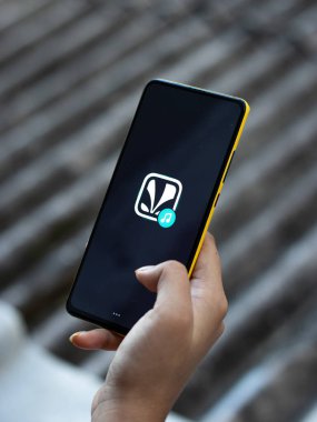 Assam, Hindistan - 09 Haziran 2020: Müzik, radyo ve podcast için JioSaavn uygulaması. 