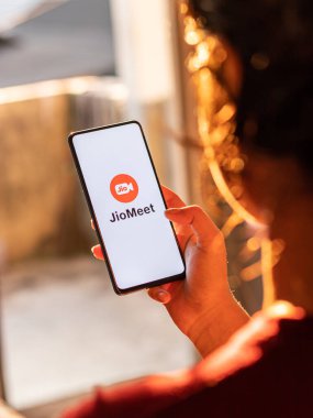 Assam, Hindistan - 5 Temmuz 2020: Jiomeet bir video konferans uygulaması.