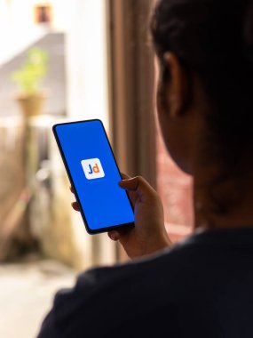 Assam, Hindistan - 22 Ağustos 2020: Telefon ekranı görüntüsünde sadece logo.