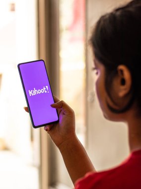 Assam, Hindistan - 19 Nisan 2021: Telefon ekranındaki logo.