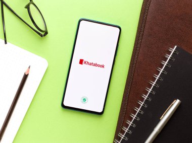 Assam, Hindistan - 20 Nisan 2020: Khata mobil uygulaması hesaplanmış alım satımlar