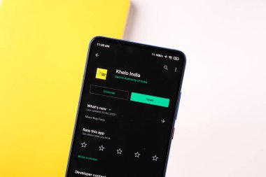 Assam, Hindistan - 31 Ocak 2021 Khelo Hindistan uygulama logosu telefon ekranı görüntüsü.