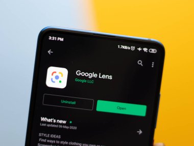 Assam, Hindistan - 25 Haziran 2020: Nesneleri ve metinleri tanımlamak için Google lensi.