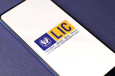 Assam, Hindistan - 20 Aralık 2020: LIC logosu telefon ekranı görüntüsü.