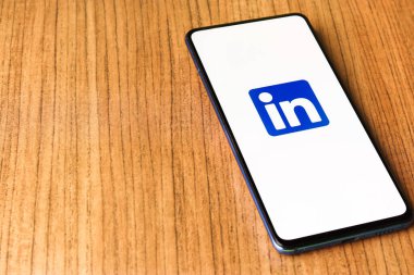 Assam, Hindistan - 10 Nisan 2021: Telefon ekranındaki logo.