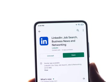 Assam, Hindistan - 10 Nisan 2021: Telefon ekranındaki logo.