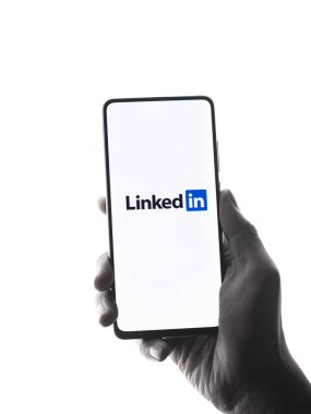 Assam, Hindistan - 10 Nisan 2021: Telefon ekranındaki logo.