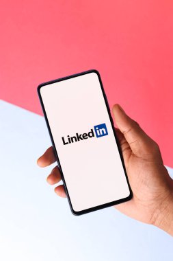 Assam, Hindistan - 10 Nisan 2021: Telefon ekranındaki logo.